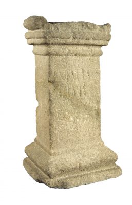 Roman altars